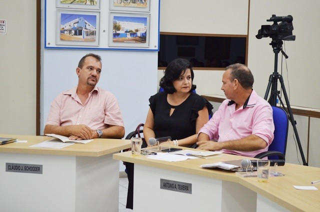 201849_FOTO - Vereadores pedem informações sobre acidente com carro oficial